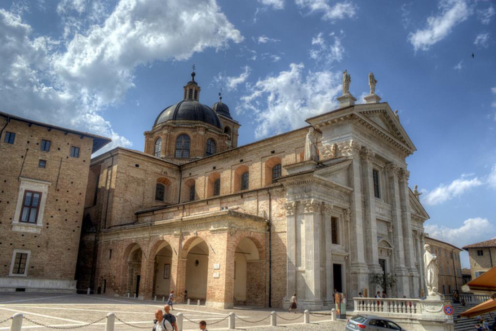 Terremoto: Chiuso il Duomo di Urbino per alcune crepe ...